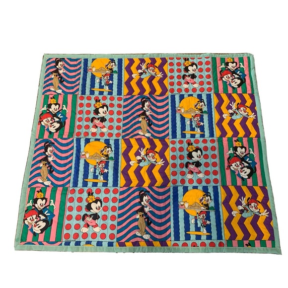 Vintage Looney Tunes Picnic Blanket Quilt 1995 Warner Bros-Stitched 36 X 42 - Picture 1 of 8